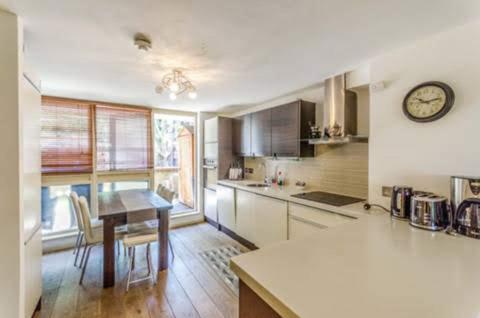 Super Central Beautiful Three Bedroom Londen Buitenkant foto