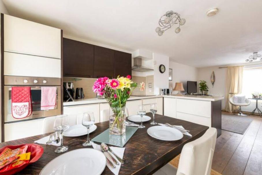 Super Central Beautiful Three Bedroom Londen Buitenkant foto
