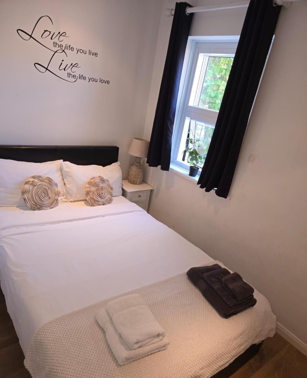 Super Central Beautiful Three Bedroom Londen Buitenkant foto